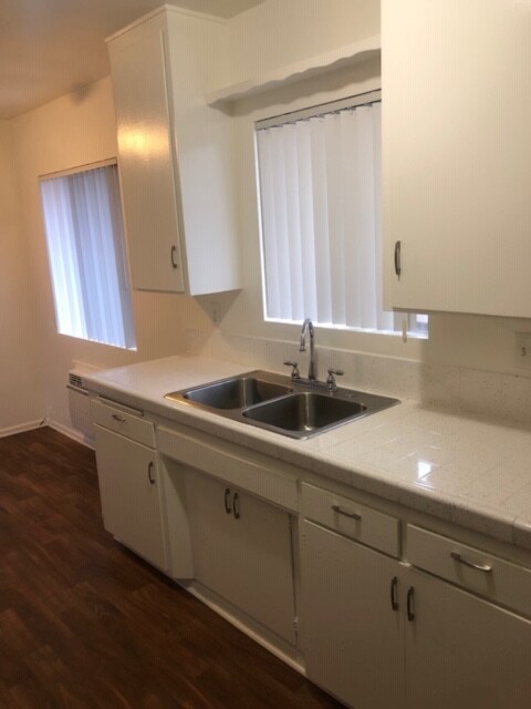 2239 E Lenita Ln-Unit -N in Santa Ana, CA - Building Photo