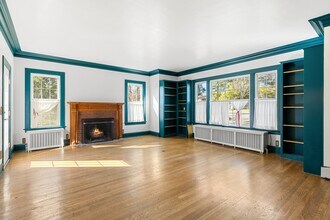 2004 Hillcrest Rd in Medford, OR - Foto de edificio - Building Photo