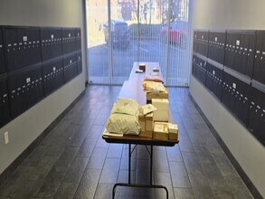 1271 Poplar Ave in Memphis, TN - Foto de edificio - Building Photo