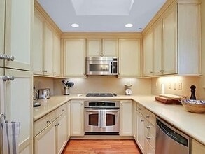 218111 E Yanonali St in Santa Barbara, CA - Foto de edificio - Building Photo