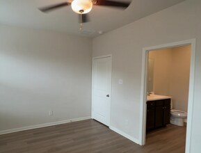 15534 Caramel Spgs Dr in Conroe, TX - Foto de edificio - Building Photo