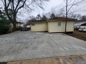 325 S Plymouth Rd NW in Huntsville, AL - Foto de edificio - Building Photo