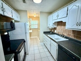 2109 Epworth Dr NE in Huntsville, AL - Building Photo