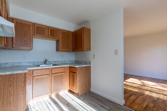 Savory Village Apartments in Flint, MI - Foto de edificio - Interior Photo