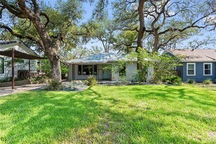 2202 Montclaire St in Austin, TX - Building Photo