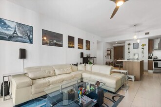 298 SE 2nd Ave in Miami, FL - Building Photo - Building Photo