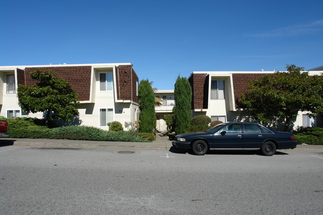 424 Richmond Dr in Millbrae, CA - Foto de edificio - Building Photo