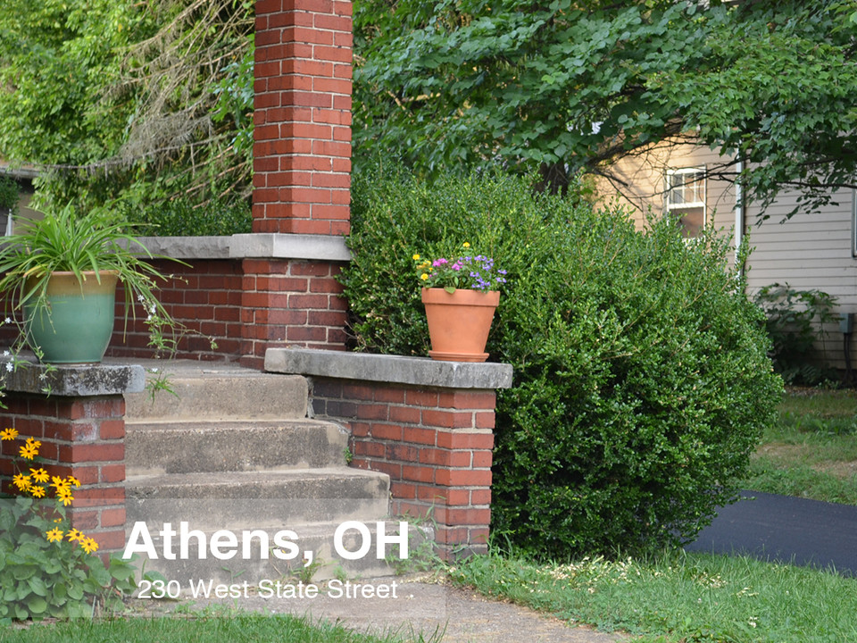 230 W State St in Athens, OH - Foto de edificio