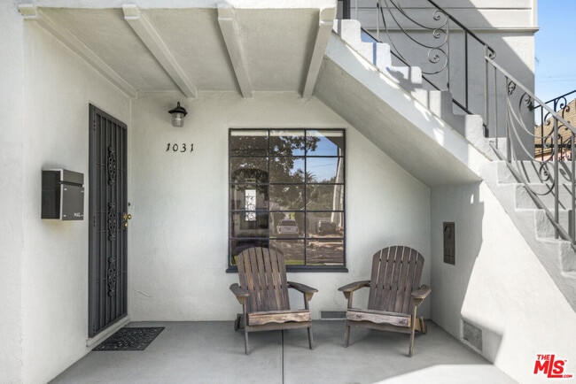 1031 S Tremaine Ave in Los Angeles, CA - Building Photo - Building Photo