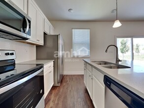 559 Onate Cir in St. Augustine, FL - Foto de edificio - Building Photo