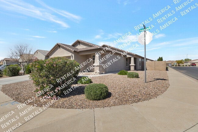 1744 E Desert Breeze Pl in Casa Grande, AZ - Building Photo - Building Photo