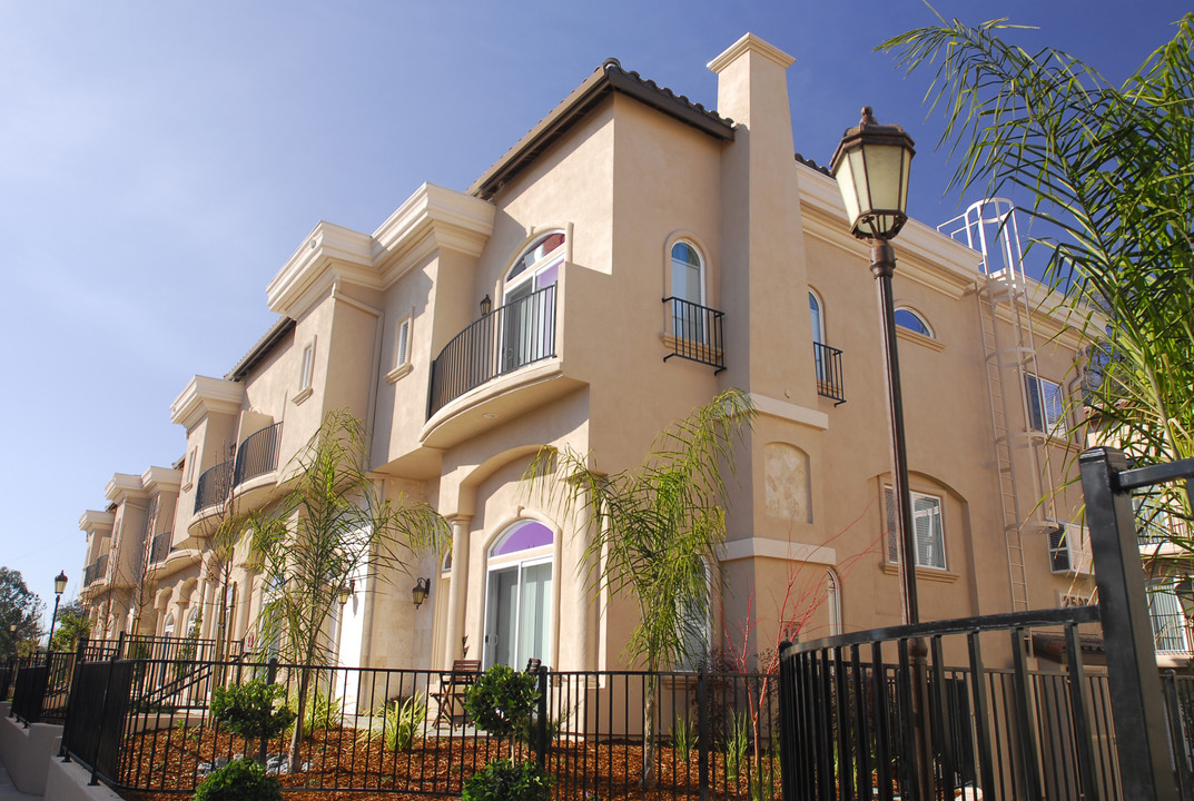 Sunset Rocklin Townhomes in Rocklin, CA - Building Photo