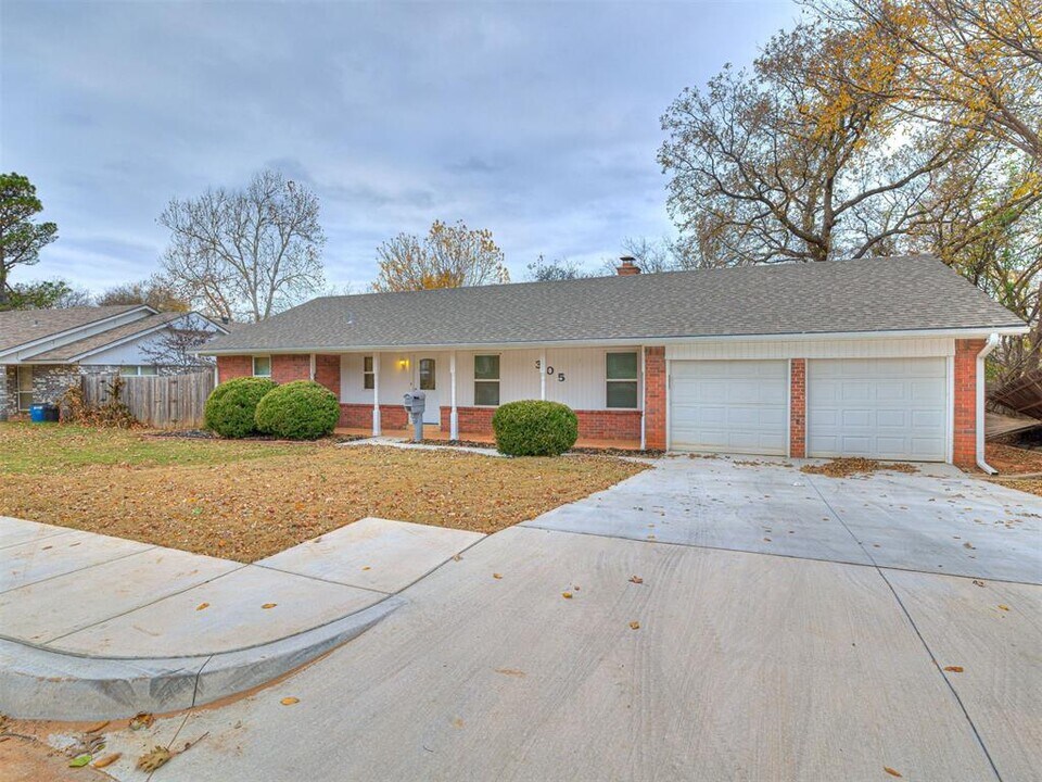 305 Woodside Dr in Norman, OK - Building Photo