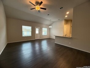 9212 Canyon Bnd in Converse, TX - Building Photo - Building Photo