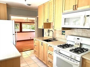 34 Crescent Ln in Malden, MA - Building Photo - Building Photo