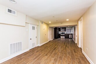 4206 N Pulaski Rd, Unit BW in Chicago, IL - Building Photo - Building Photo