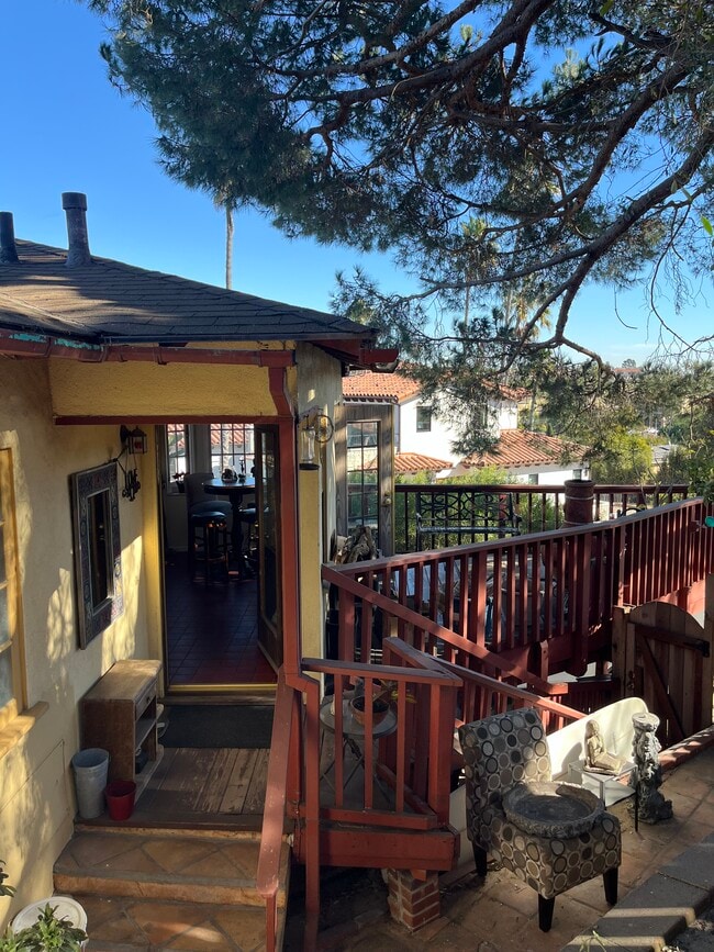 7221 Earldom Ave in Playa Del Rey, CA - Foto de edificio - Building Photo