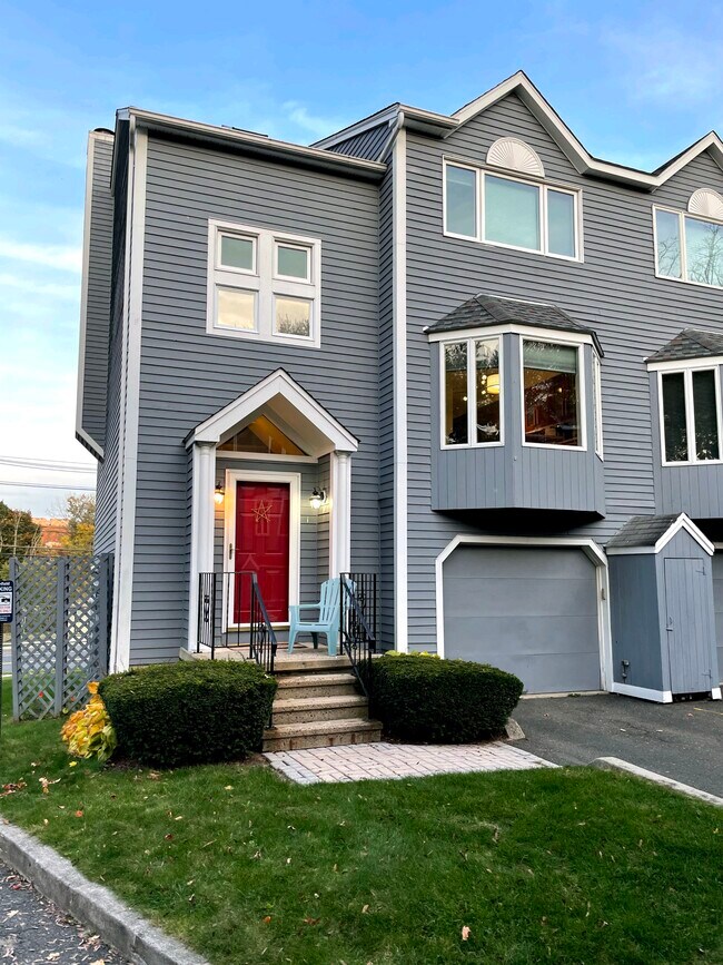 8 South St Rentals in Danbury, CT