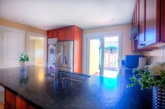 1106 Clinton St in Redwood City, CA - Building Photo - Building Photo