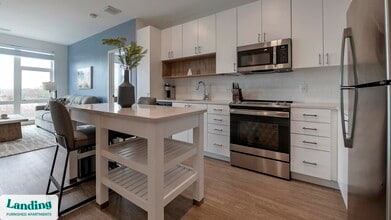 1215 N Fayette St, Unit 219 in Alexandria, VA - Building Photo - Building Photo