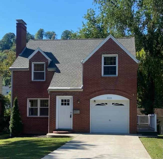property at 2111 Kanawha Ave SE