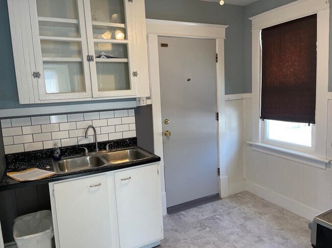 81 Hagen Ave, Unit Garage Apt in North Tonawanda, NY - Foto de edificio - Building Photo