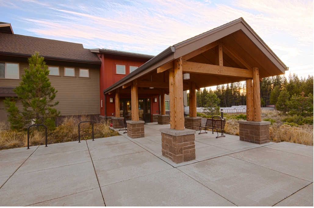 Little Deschutes Lodge I & II in La Pine, OR - Building Photo