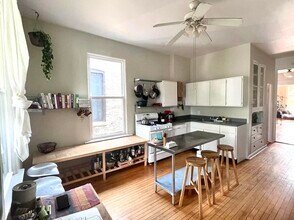 1341 N Maplewood Ave, Unit 1 in Chicago, IL - Building Photo - Building Photo