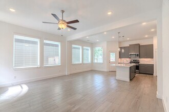568 Red Cascade Trl in Willis, TX - Building Photo - Building Photo