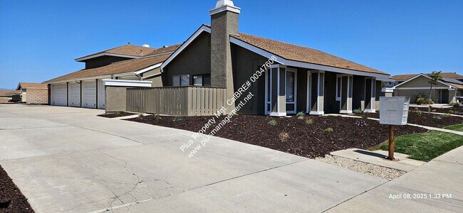 1153 E Foster Rd in Santa Maria, CA - Building Photo - Building Photo
