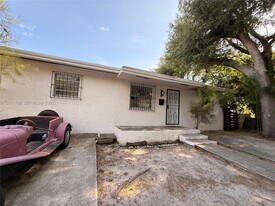 42 NW 66th St in Miami, FL - Building Photo