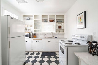 825 SE 49th Ave in Portland, OR - Building Photo - Building Photo