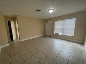 1213 Pioneer Rd in West Palm Beach, FL - Building Photo - Building Photo