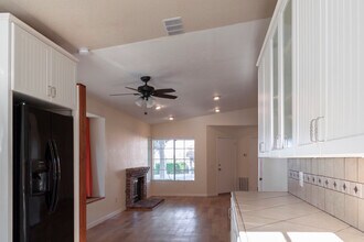2027 Pointer Glen in Escondido, CA - Building Photo - Building Photo