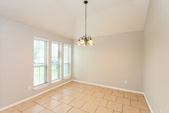 9324 Cynthia Ct in Fort Worth, TX - Foto de edificio - Building Photo