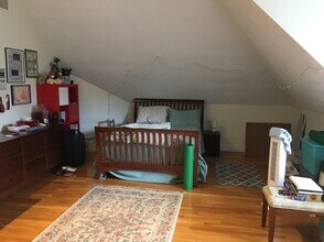 18 Otis St, Unit 1 in Watertown, MA - Foto de edificio - Building Photo