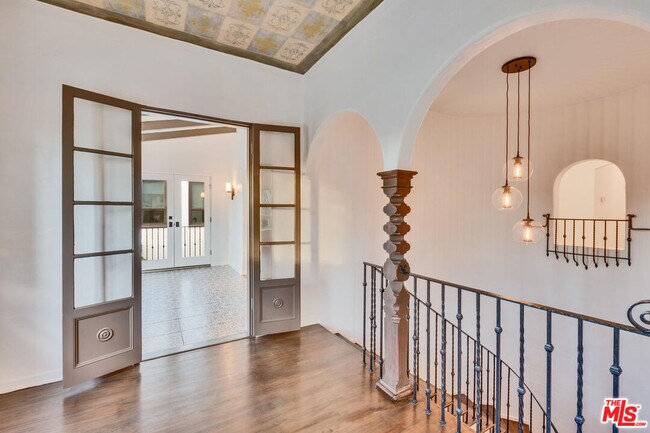 152 N Orange Dr in Los Angeles, CA - Building Photo - Building Photo