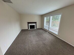 14904 SE Paddington Rd in Clackamas, OR - Building Photo - Building Photo