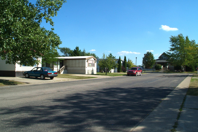 Parkwood Mobile Home Community in Flint, MI - Building Photo - Building Photo