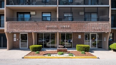 Janisse Tower in Windsor, ON - Building Photo - Building Photo