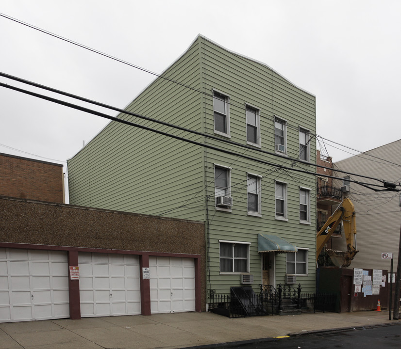 186 Frost St in Brooklyn, NY - Foto de edificio