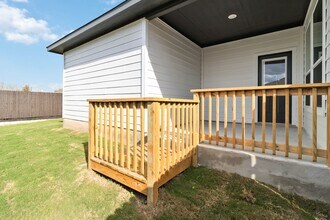 278 Cross Barn Blvd in Buda, TX - Foto de edificio - Building Photo