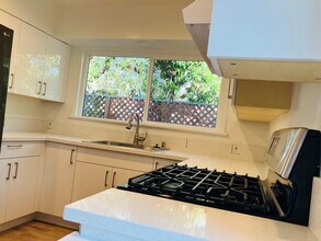 15025 Leadwell St in Van Nuys, CA - Building Photo - Building Photo