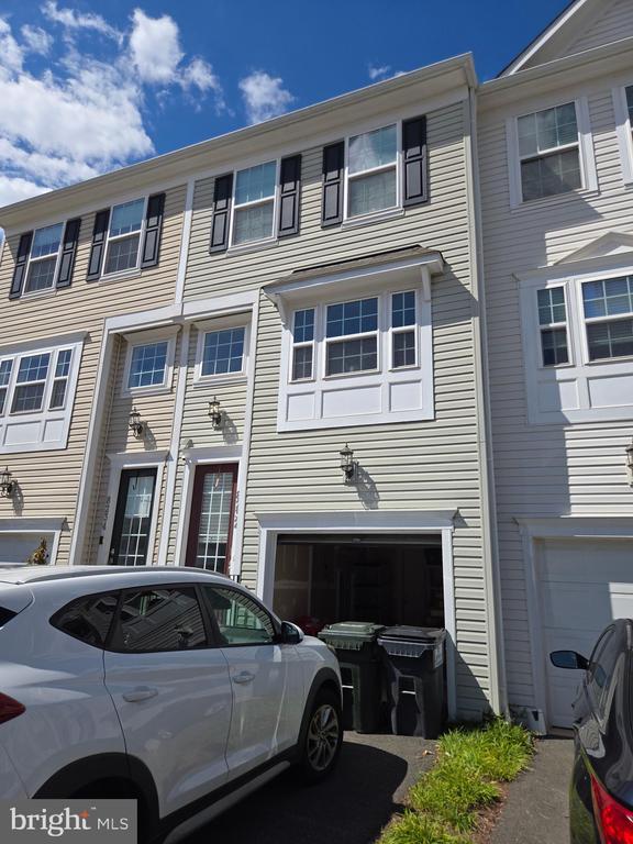 8232 Heritage Crossing Ct in Manassas, VA - Building Photo - Building Photo