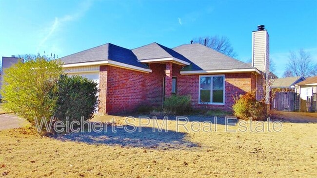 property at 2627 Bay Pointe Cir E