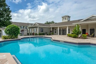 Hatteras Sound Apartment Homes in Sanford, FL - Foto de edificio - Building Photo