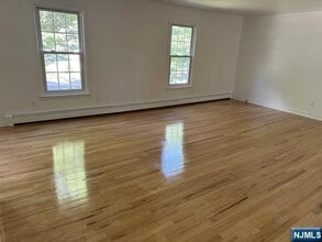 63 N Farview Ave in Paramus, NJ - Building Photo - Building Photo