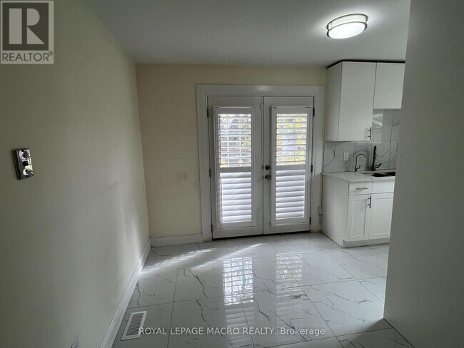 1032 Mud St E in Hamilton, ON - Building Photo - Building Photo