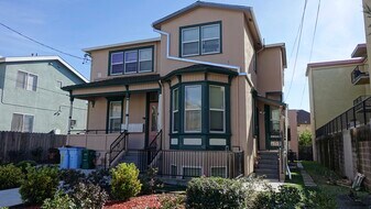 2222 Dwight Way in Berkeley, CA - Building Photo