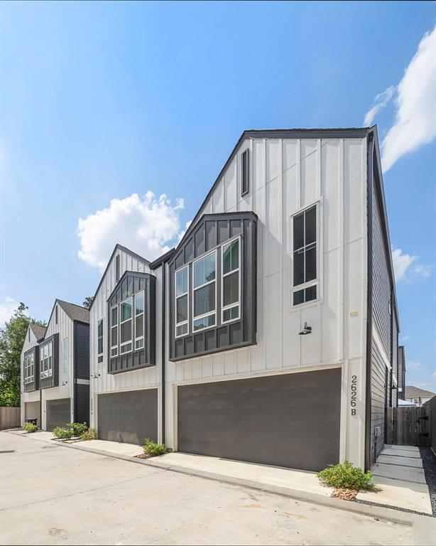 2626 W Tidwell Rd in Houston, TX - Building Photo - Building Photo